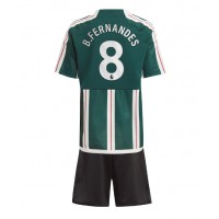 Koszulka piłkarska Manchester United Bruno Fernandes #8 Strój wyjazdowy dla dzieci 2023-24 tanio Krótki Rękaw (+ Krótkie spodenki)